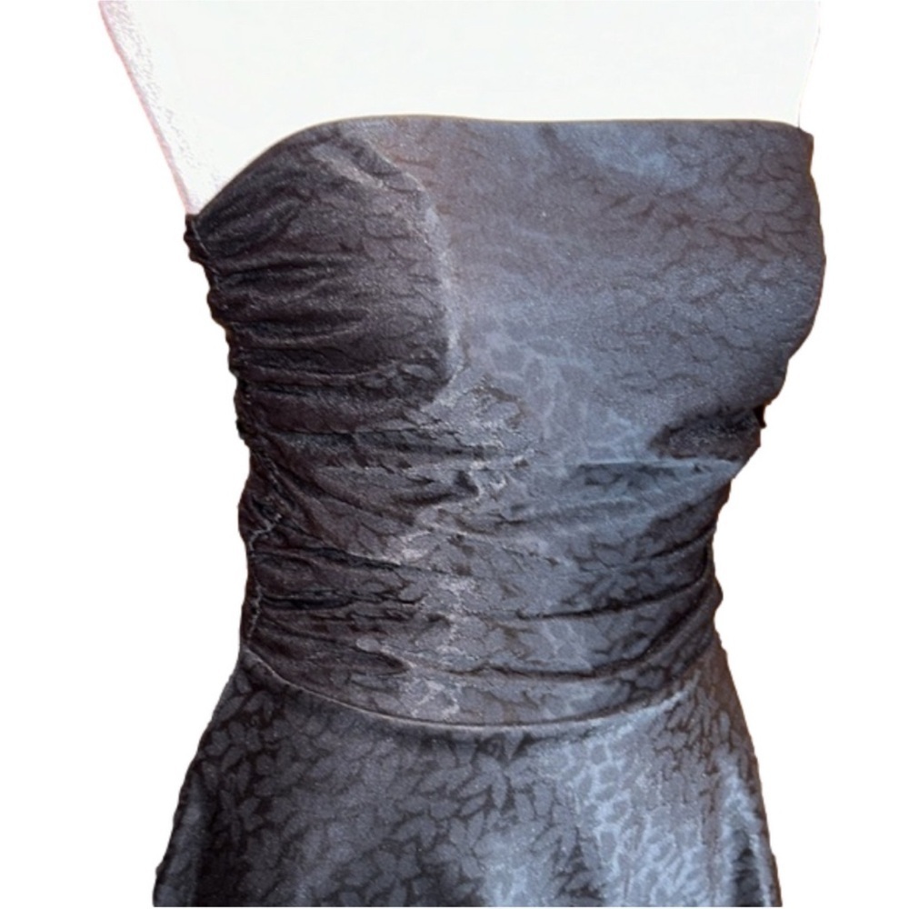 URBAN RENEWAL Adorable & Sexy Black
Strapless Mini Dress Size S - Picture 2 of 6